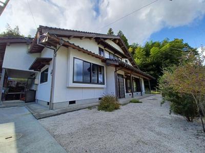 Renovated Rural Home in Unnan City with Large Roof Design — Image 1, Unnan, Shimane