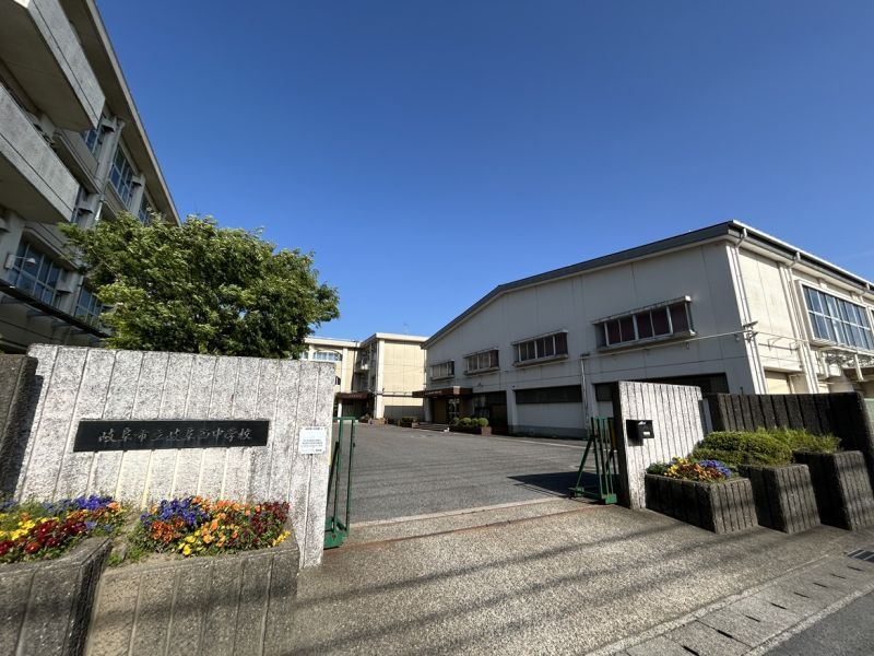 4LDK Detached House with Roof Balcony in Gifu City - Thumbnail 2