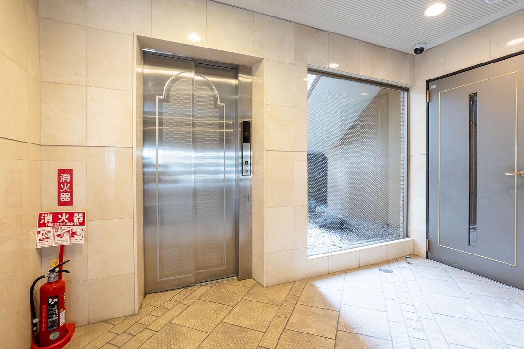 Renovated 3LDK Apartment in Lions Garden Kasugai - Thumbnail 2