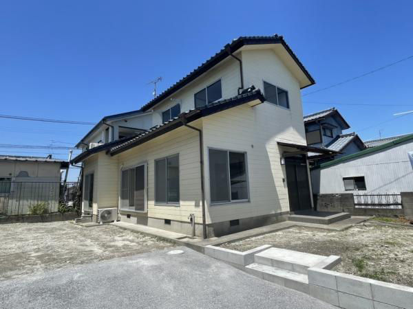 Renovated 4DK House in Kirishima with Parking for 4 - Thumbnail 2
