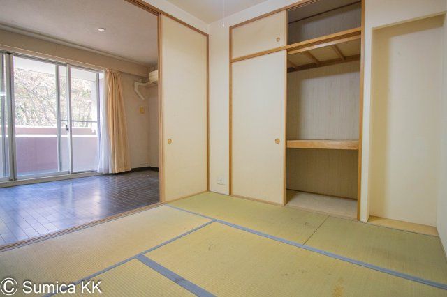 4LDK Corner Apartment for Sale in Wakayama City near JR Station - Thumbnail 4
