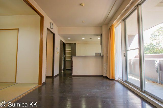 4LDK Corner Apartment for Sale in Wakayama City near JR Station - Thumbnail 3