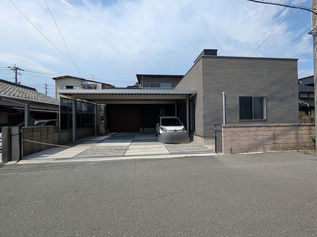 Modern 3SLDK House with Roof Balcony & Garage in Shimonoseki - Thumbnail 2