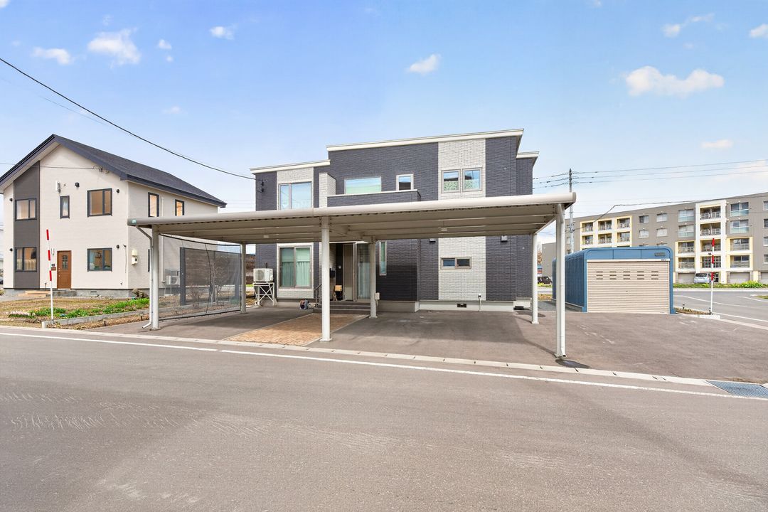 4-Bedroom House for Sale in Kutchan, Hokkaido - 163.83 sqm - Thumbnail 2