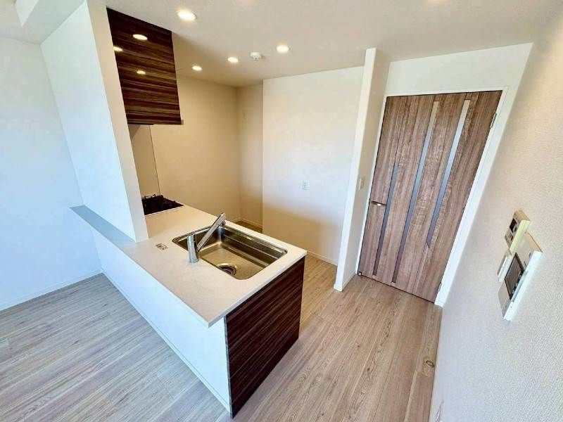 2LDK Apartment for Sale in Ginowan City, Okinawa - 59.14 sqm - Thumbnail 3