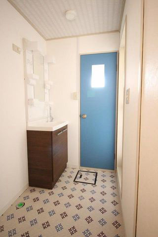 1LDK Apartment in Okayama City with South-Facing Balcony - Thumbnail 3