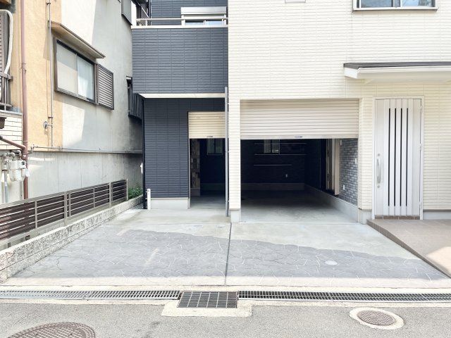 3SLDK Detached House for Sale in Hirakata, Osaka with Parking - Thumbnail 2