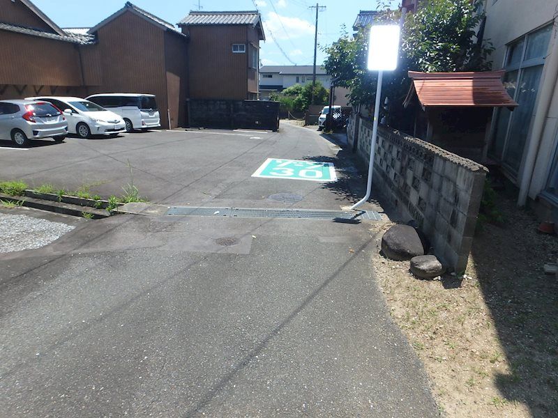 20LDK House on 372sqm Corner Lot Near Suzuka-shi Station - Thumbnail 2