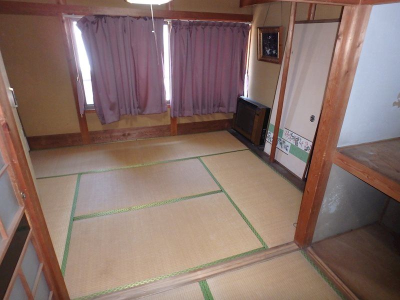 20LDK House on 372sqm Corner Lot Near Suzuka-shi Station - Thumbnail 4