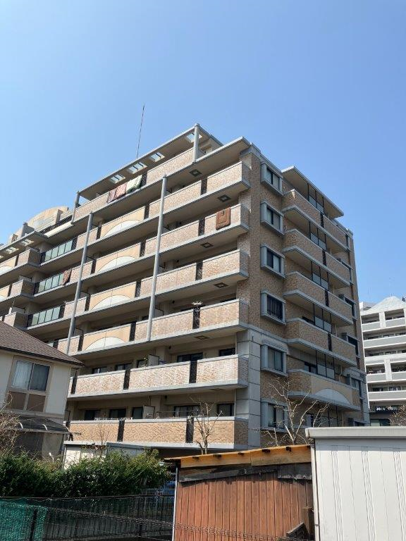 4LDK Apartment Near Fukuoka Airport with Large Balcony - Thumbnail 2
