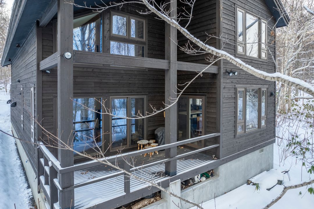 4-Bedroom Chalet with Mount Yotei Views in Soga, Niseko - Thumbnail 4