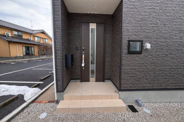 New 4LDK House in Tottori City with South-Facing Layout & Modern Kitchen - Thumbnail 3