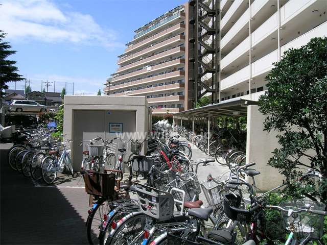 Renovated 10th Floor 2LDK Apartment in Suita, Osaka - Thumbnail 3