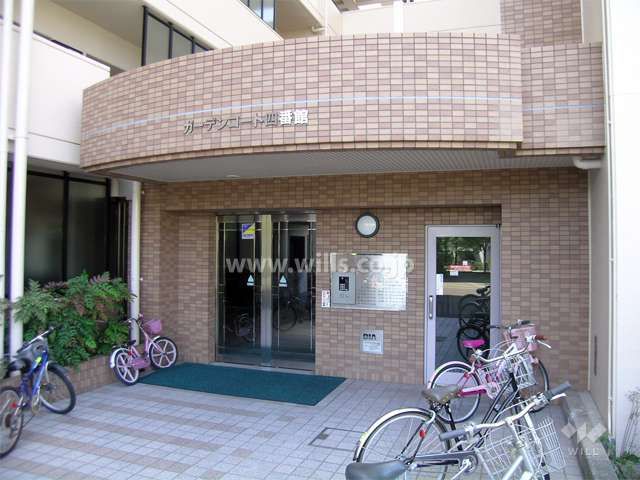 Renovated 10th Floor 2LDK Apartment in Suita, Osaka - Thumbnail 2