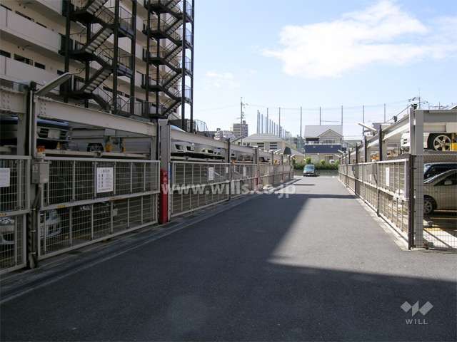 Renovated 10th Floor 2LDK Apartment in Suita, Osaka - Thumbnail 4