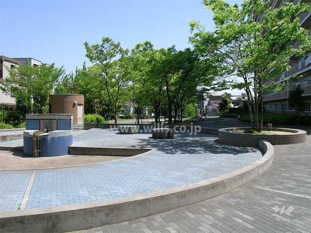 Renovated 10th Floor 2LDK Apartment in Suita, Osaka - Thumbnail 4