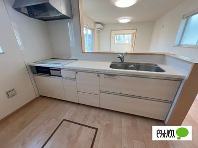 4LDK Solar Panel House in Ichikawa with Recent Renovation — Image 4, Ichigawa, Chiba