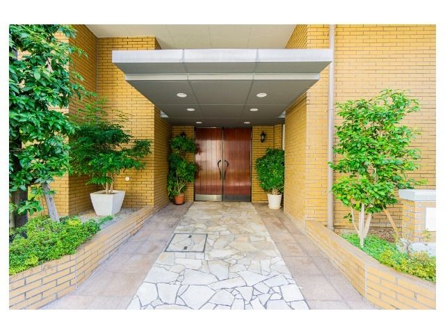 Renovated 2LDK Apartment Near Suidobashi Station, Bunkyo, Tokyo - Thumbnail 3