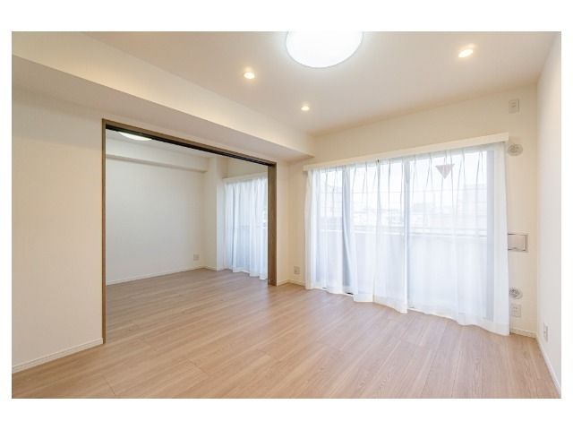 Renovated 3LDK Apartment in Katsushika, Tokyo | Lions Mansion - Thumbnail 3