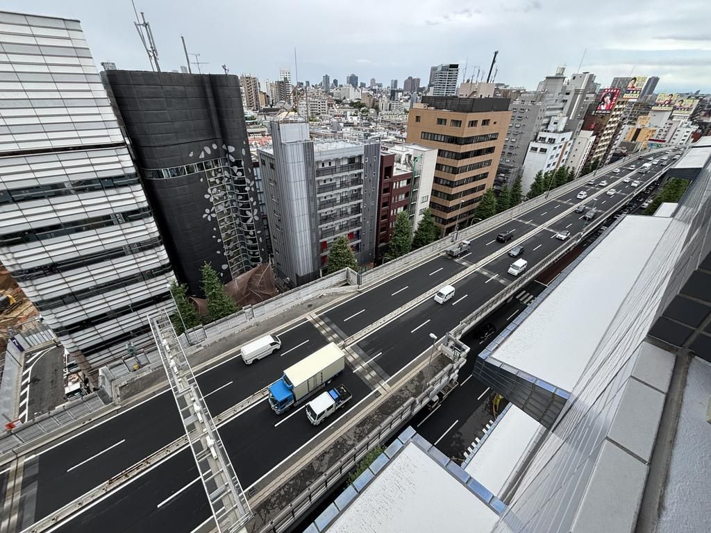 1LDK Apartment for Sale in Nishi-Azabu, Minato-ku, Tokyo - Thumbnail 2