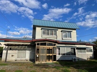 8DK House for Sale in Kuroishi, Aomori with Large 693m² Garden - Thumbnail 2