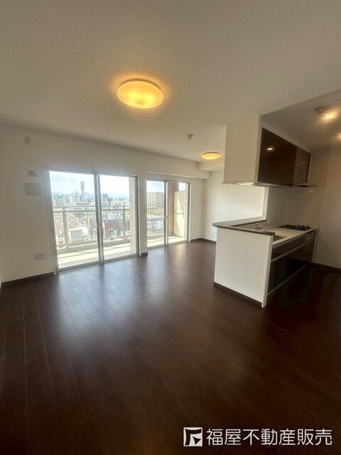 3LDK Apartment in Saga City with Balcony and Parking - Thumbnail 3