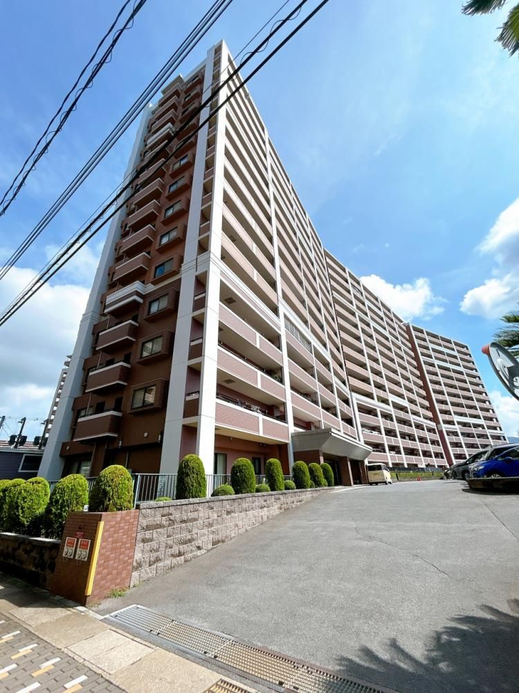 Refurbished 3LDK Condo in Applauds Nagasaki Minami, Nagasaki - Thumbnail 2