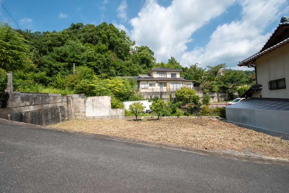 Land for Sale in Kinugasa, Kyoto with Shrine Pond Views - Thumbnail 4