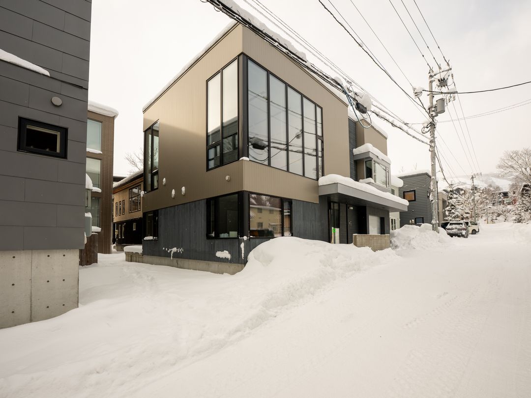 Aozora Niseko Hirafu 5-Bedroom Ski Villa with Garage - Thumbnail 4