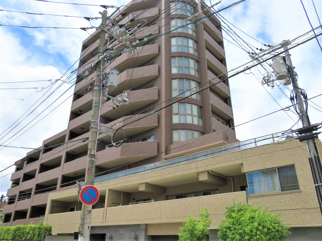 Spacious 3LDK Apartment in Hiroshima's Midori District - Thumbnail 2