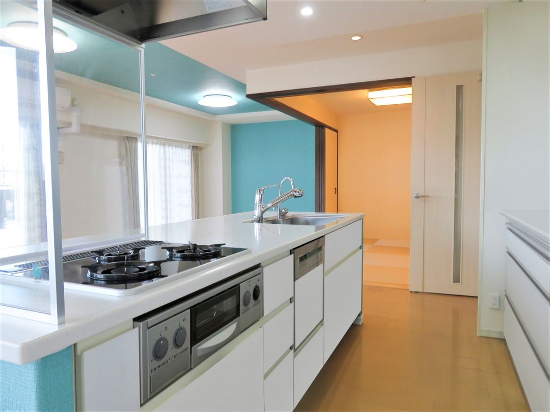 Spacious 3LDK Apartment in Hiroshima's Midori District - Thumbnail 4