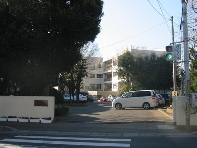 Spacious 3LDK Apartment in Funabashi with Rooftop Balcony - Thumbnail 3