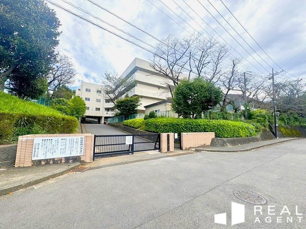 Custom 4LDK House on 125m² Land in Yokohama's Shishigaya - Thumbnail 4