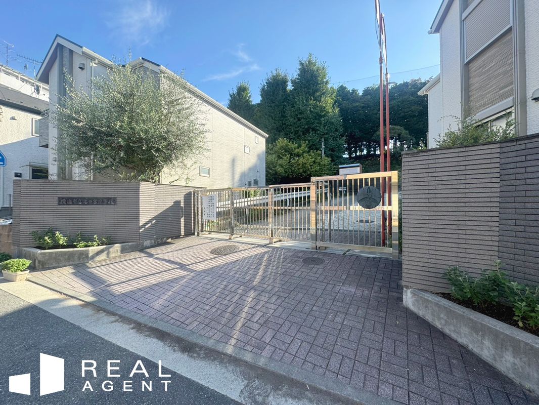 Custom 4LDK House on 125m² Land in Yokohama's Shishigaya - Thumbnail 2