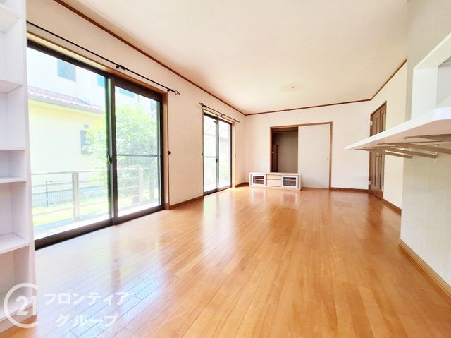 Renovated 4LDK House in Kashiwa, Nara | Walk to Nijō Station - Thumbnail 3