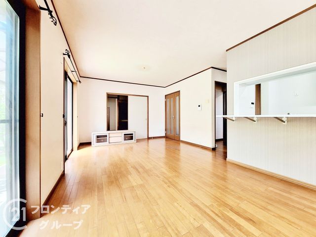 Renovated 4LDK House in Kashiwa, Nara | Walk to Nijō Station - Thumbnail 4