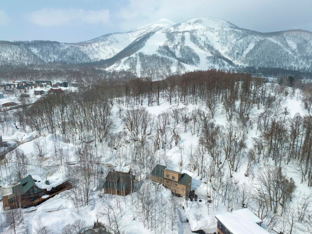 Serenity Chalet Niseko: 4-Bedroom Luxury House in Higashiyama - Thumbnail 2