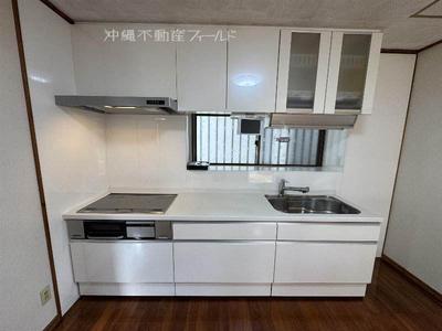 7LDK Two-Family Home with Solar Power in Nanjo City — Image 3, Nanjo, Okinawa