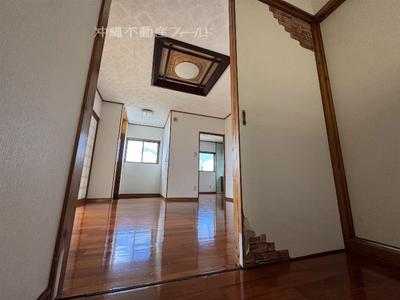 7LDK Two-Family Home with Solar Power in Nanjo City — Image 2, Nanjo, Okinawa