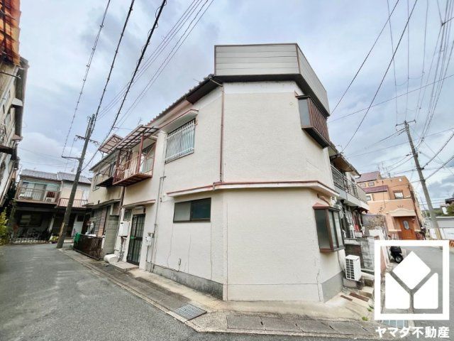 Land for Sale in Fushimi, Kyoto - Corner Lot with Old House - Thumbnail 4