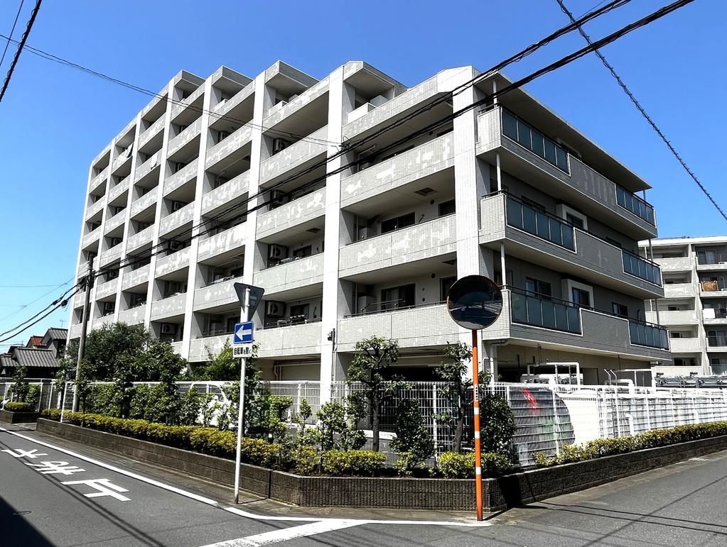 3LDK Apartment with Garden in Koshigaya, Saitama - Thumbnail 3