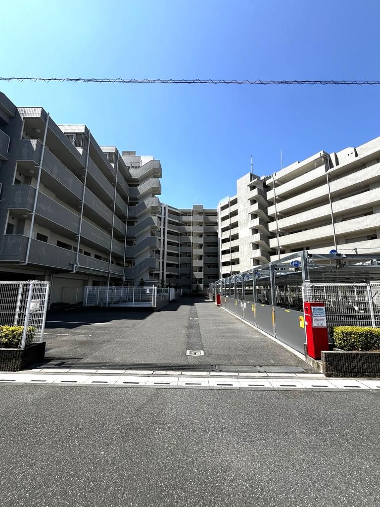 3LDK Apartment with Garden in Koshigaya, Saitama - Thumbnail 2