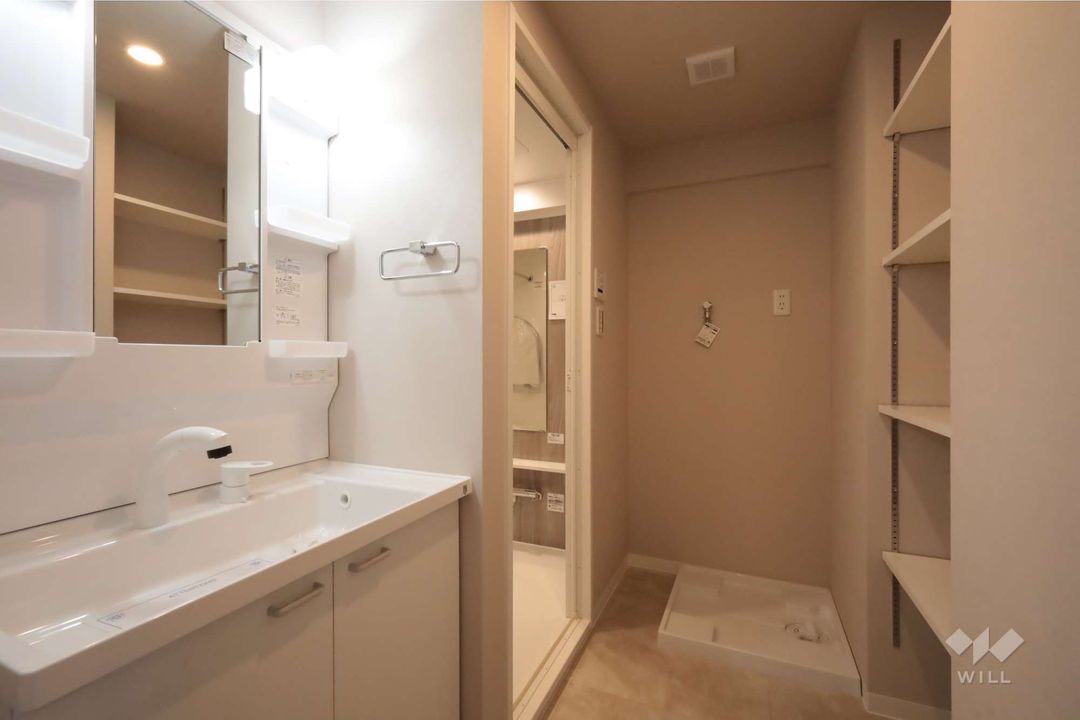 Renovated 3LDK Apartment for Sale in Kobe's Rokko Island - Thumbnail 4