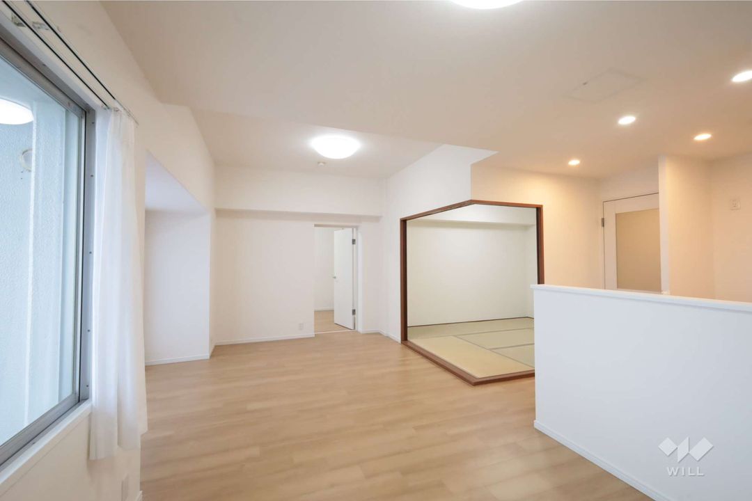 Renovated 3LDK Apartment for Sale in Kobe's Rokko Island - Thumbnail 3