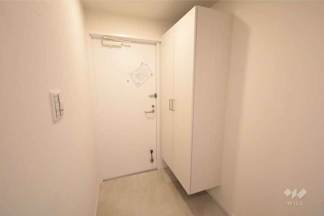 Renovated 3LDK Apartment for Sale in Kobe's Rokko Island - Thumbnail 2