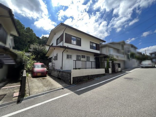 5LDK House with Large Garden in Chihaya Akasaka Village - Image 1