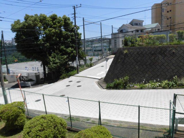 Renovated 2SLDK Apartment for Sale in Yokohama Konan Ward - Thumbnail 2