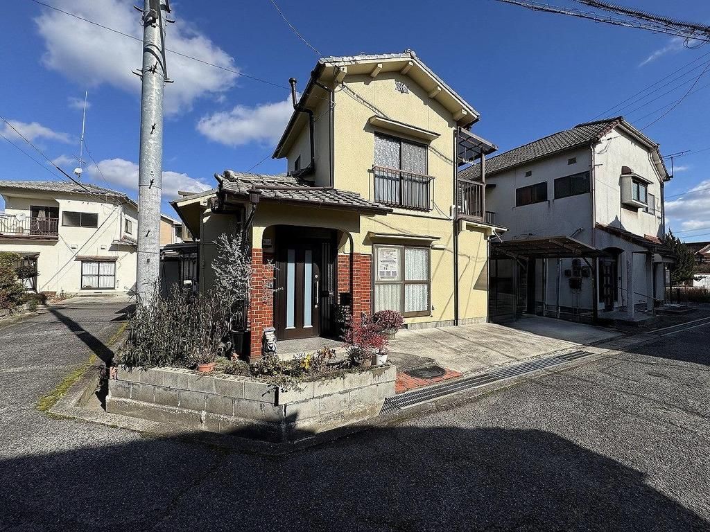 5LDK House in Higashihiroshima with L-shaped Balcony - Thumbnail 3