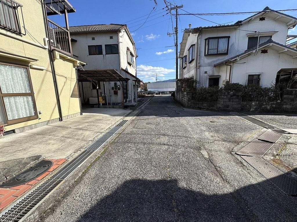 5LDK House in Higashihiroshima with L-shaped Balcony - Thumbnail 2
