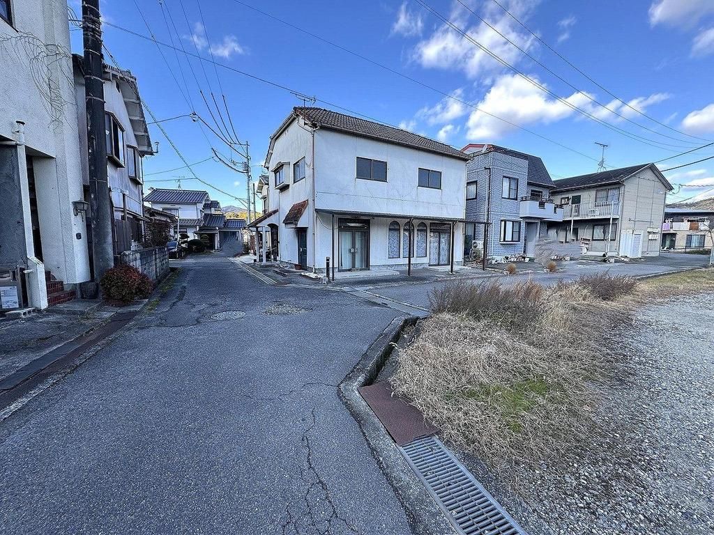 5LDK House in Higashihiroshima with L-shaped Balcony - Thumbnail 4